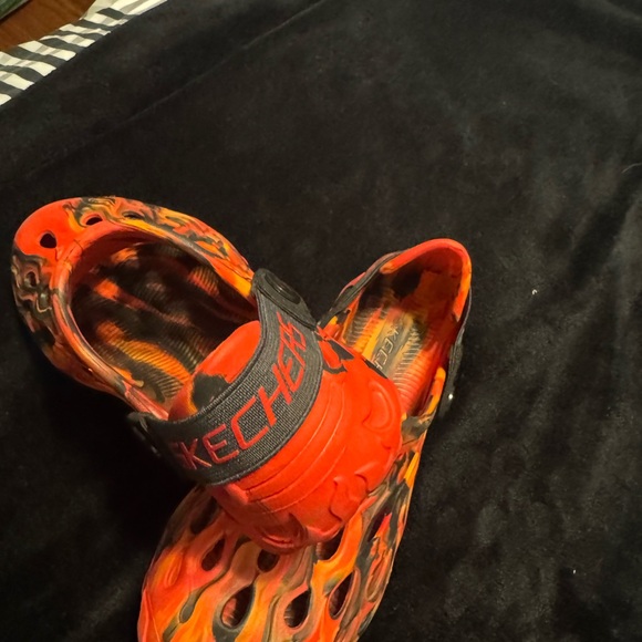 🔥 Skechers Foamies Flame Slip-On Clogs – Kids Size 12/1 . Like NEW! - Picture 4 of 11